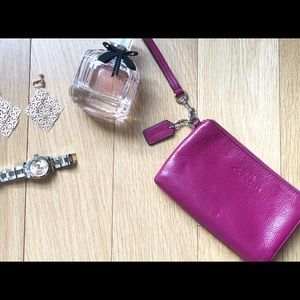 Pink Coach Pebble Leather Wallet / Wristlet 👛